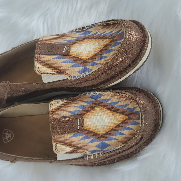 Women's Ariat Metallic Bronce/Aztec blanket Cruiser Slip-Ons - Picture 10 of 10